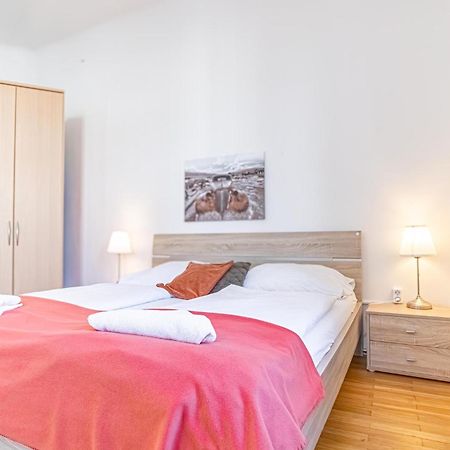 Simple Apartment Near Wiener Stadthalle エクステリア 写真