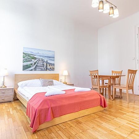 Simple Apartment Near Wiener Stadthalle エクステリア 写真