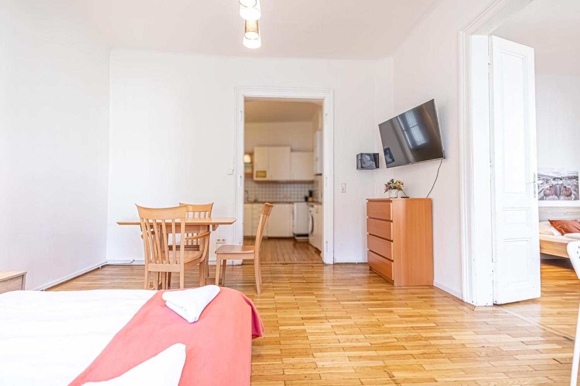 Simple Apartment Near Wiener Stadthalle エクステリア 写真